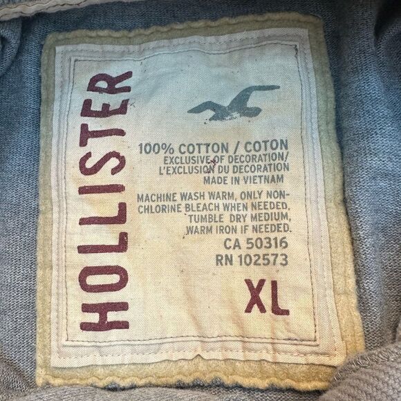 Men’s XL Hollister Sweatshirt - Small hole - Picture 3 of 9